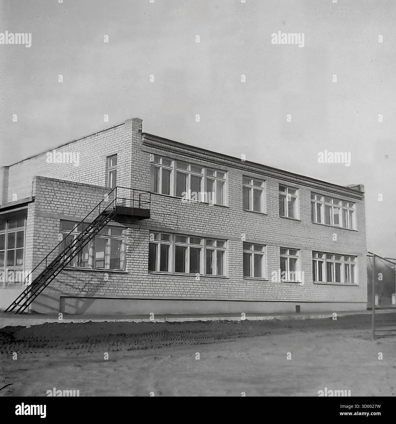1960s large metal structure construction hi-res stock photography and ...