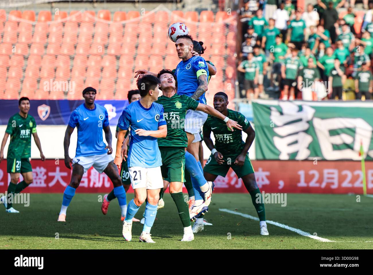 Shenzhen Peng City Football Club defeated Beijing Guoan Football Club ...