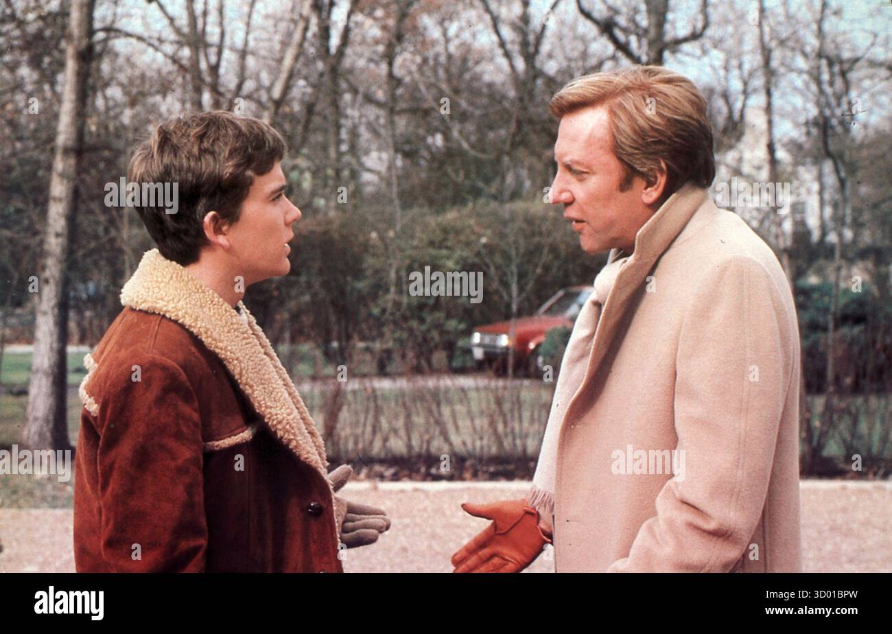 Ordinary people movie hi-res stock photography and images - Alamy, image size:1300x924