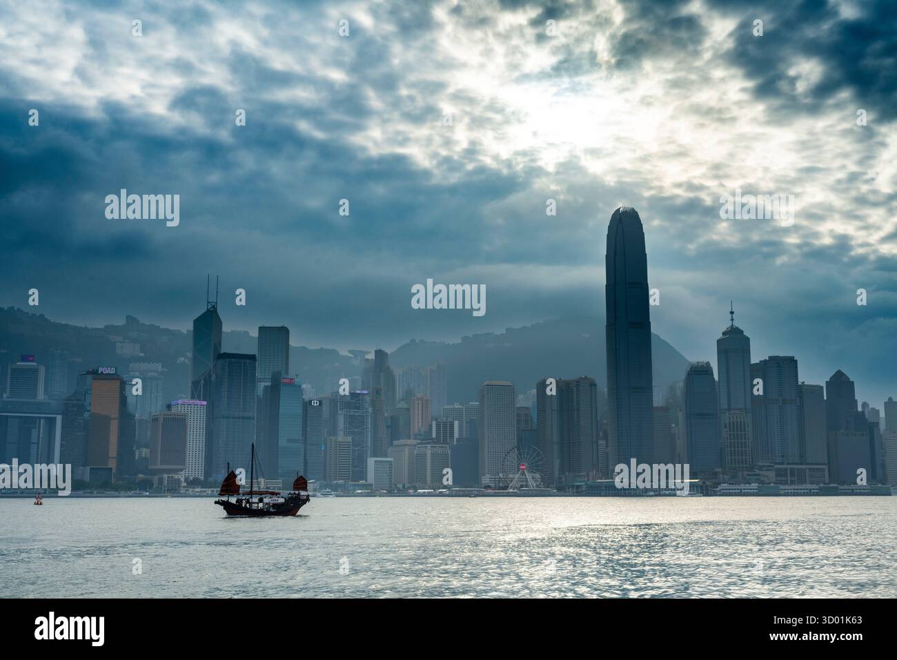 China, Hong Kong, view from Kowloon over Central District, Victoria Harbour with a junk Stock Photo