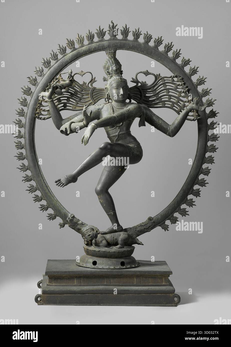 Nataraja shiva bronze sculpture hi-res stock photography and images - Alamy