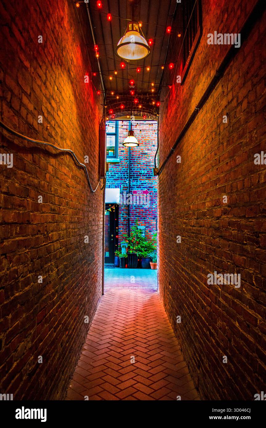 Narrow passage courtyard hi-res stock photography and images - Alamy