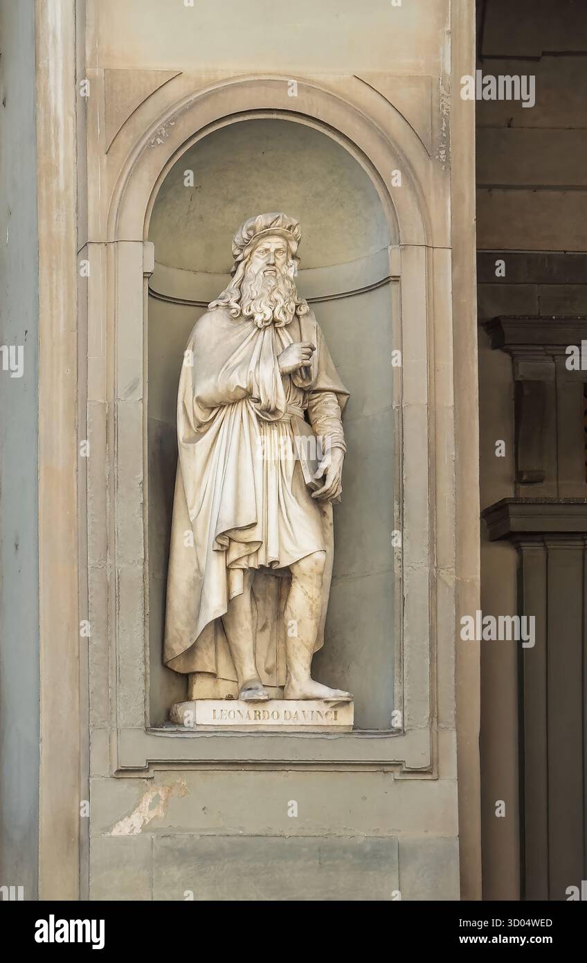 Polymath Statues Firenze, Italy, Europe - July 14, 2024: Facade of Uffizi Palace and ...
