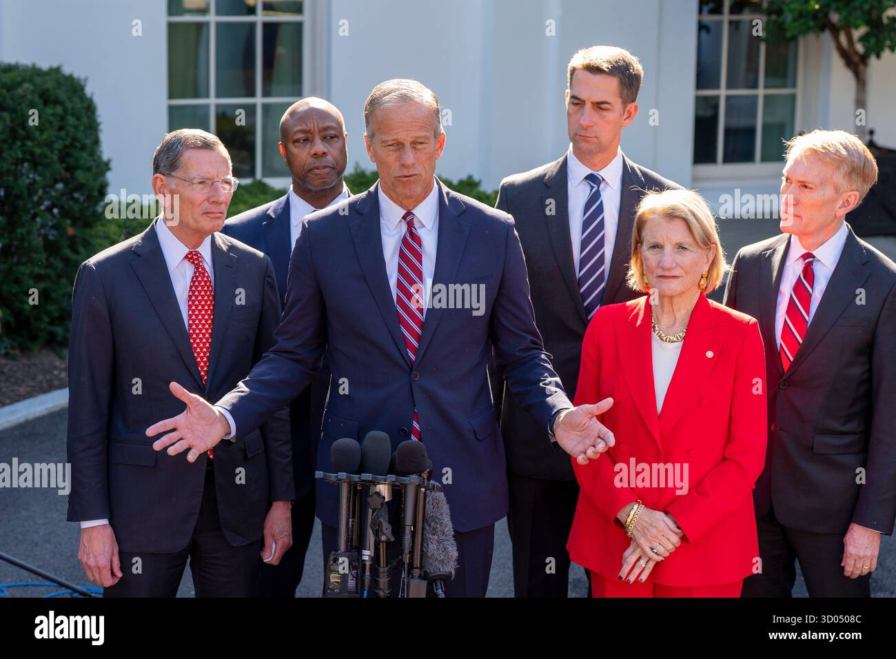 Republican Reporters Senate Majority Leader John Thune, of S.D., second from left, and other ...