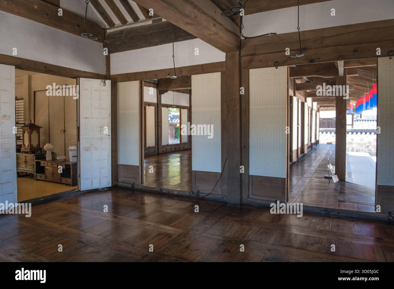 Namsangol Hanok Village: interior of a traditional korean house. Seoul ...