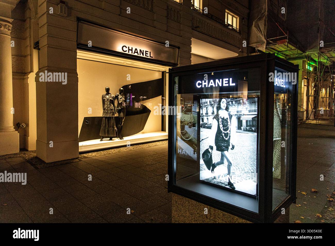 Berlin, Berlin, Germany. 20th Oct, 2025. Storefronts along Berlin's ...
