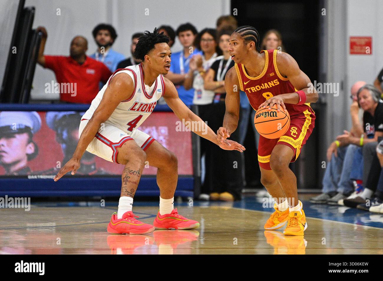 LOS ANGELES, CA - OCTOBER 18: USC Trojans guard Jerry Easter II (8 ...