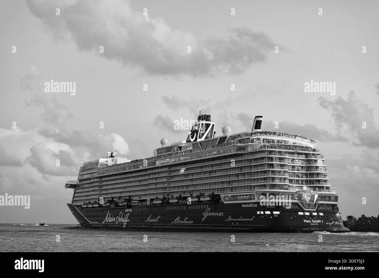 Valletta port cruise Black and White Stock Photos & Images - Alamy