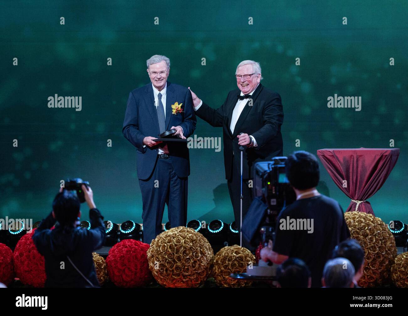 Wolfgang Baumeister (left) receives the award from Shaw Prize Review ...