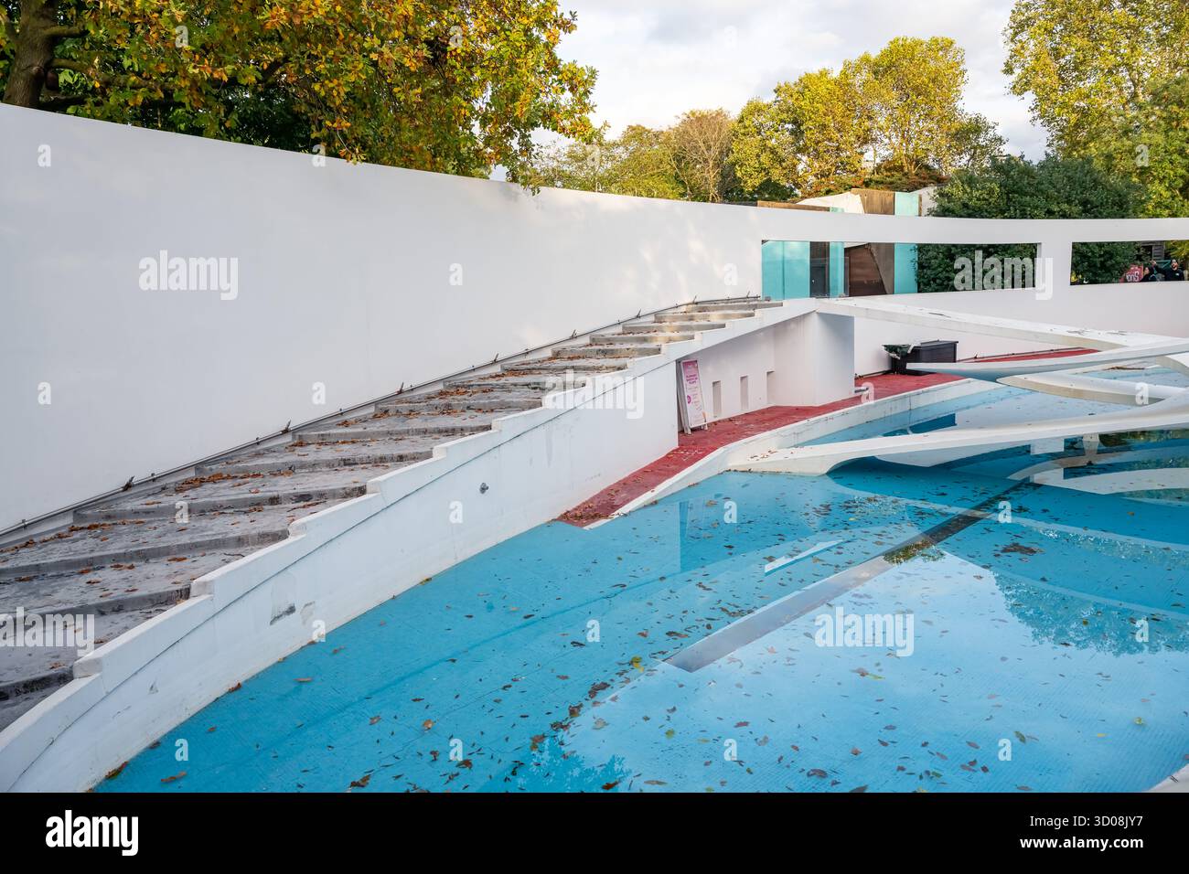 Penguin Pool London Zoo, Regents Park, designed in the International ...