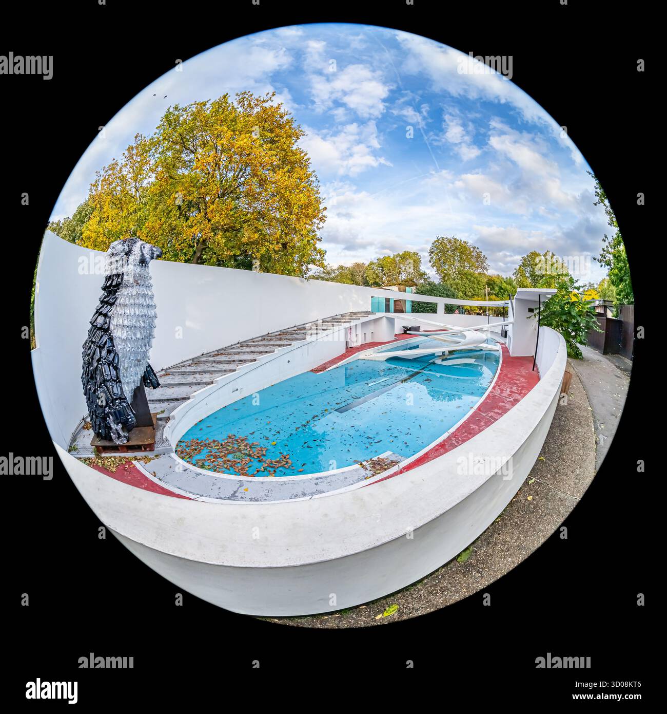 Penguin Pool London Zoo, Regents Park, designed in the International ...
