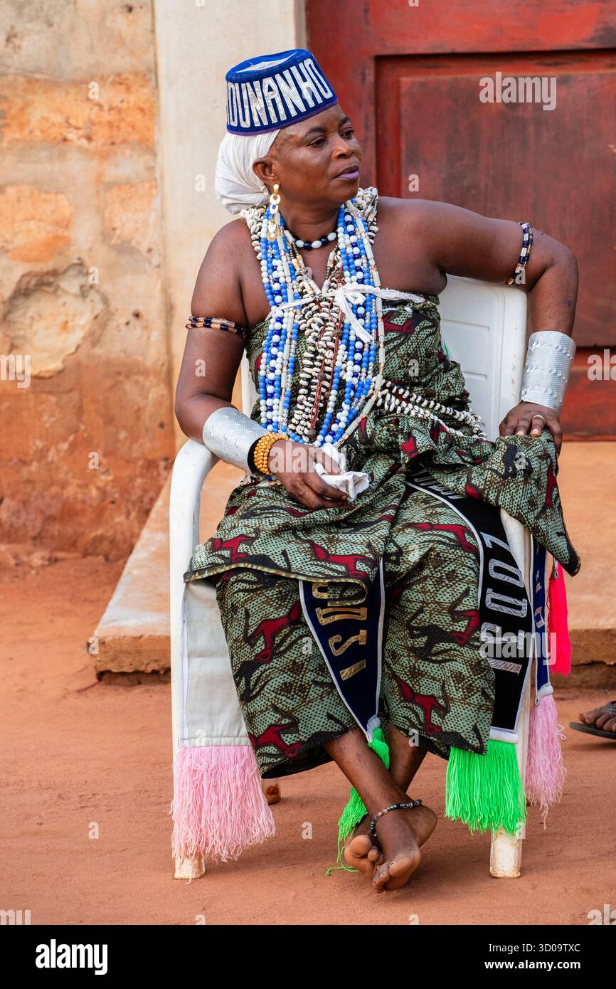 Benin woman dress hi-res stock photography and images - Alamy Benin woman dress hi-res stock photography and images - Alamy