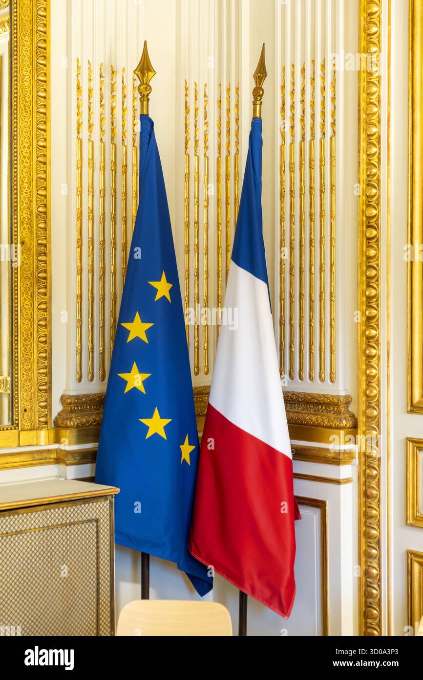 France, Paris, Hotel de Boisgelin or de La Rochefoucauld Doudeauville or de Janvry, headquarters of the Italian Embassy, ??European and Italian flag Stock Photo