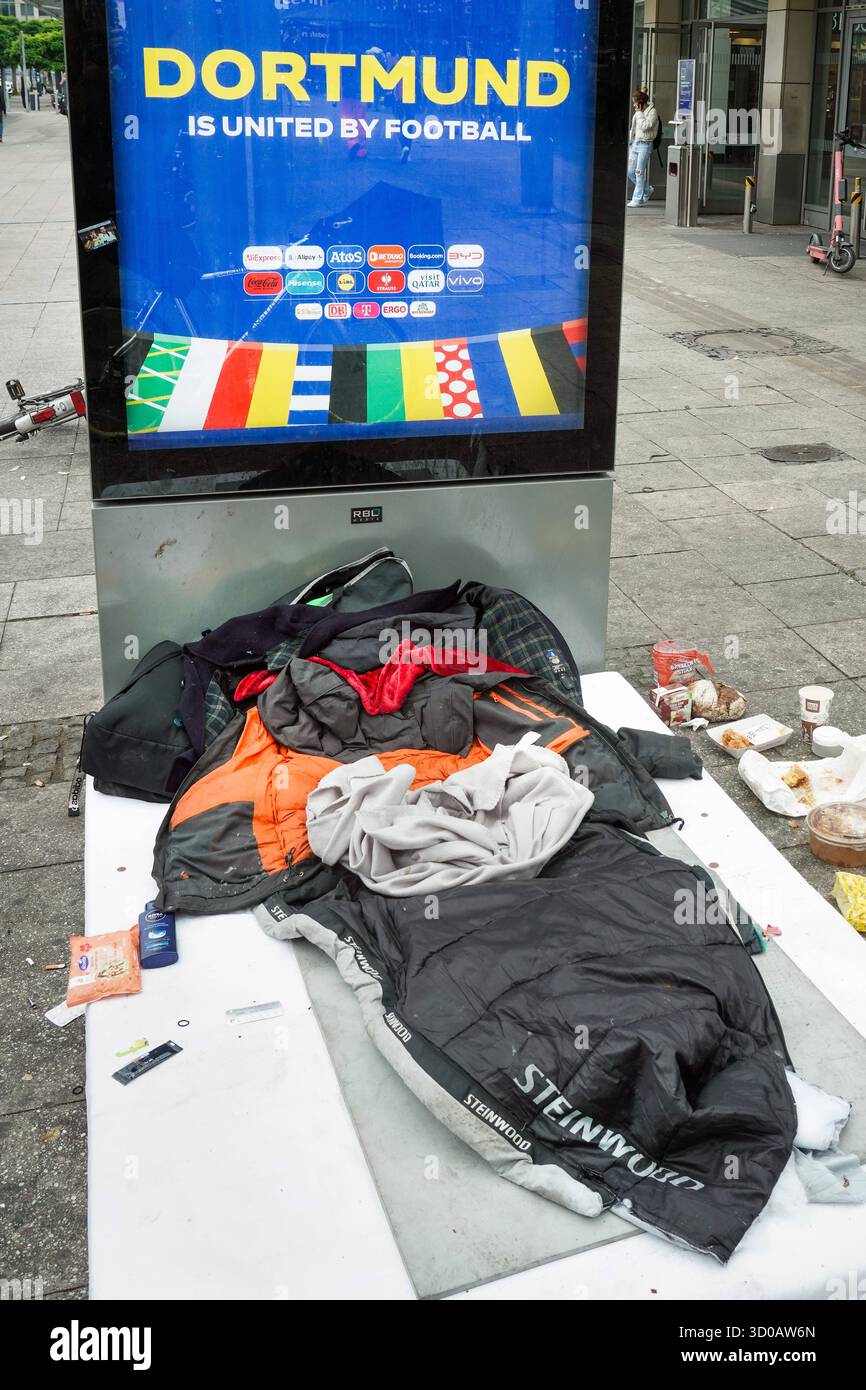 Schlafplatz von Wohnungslosen, Obdachlosen vor dem Dortmunder