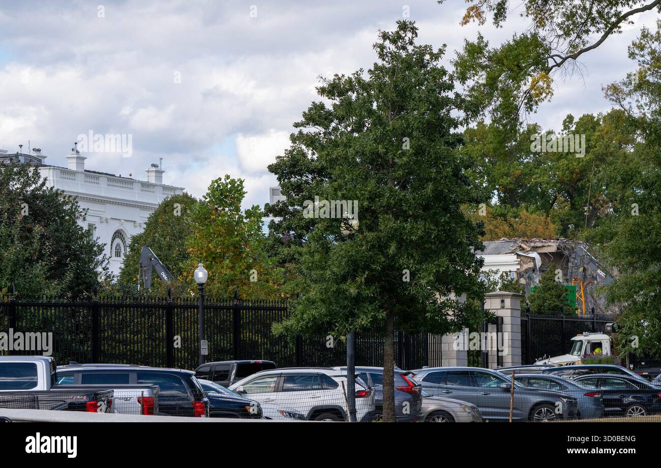 East wing white house demolition hi-res stock photography and images ...