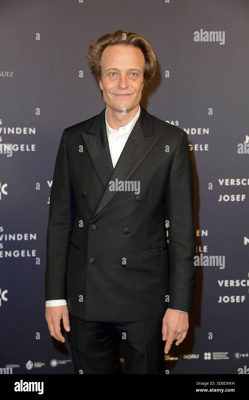 August Diehl Bei Der Premiere DAS VERSCHWINDEN DES JOSEF MENGELE Im august-diehl-bei-der-premiere-das-verschwinden-des-josef-mengele-im