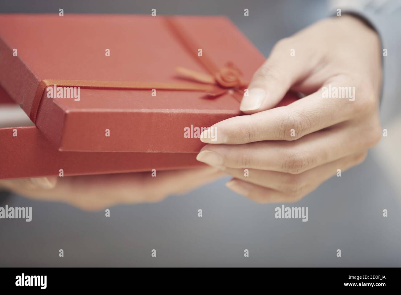 Female hand opening box hi-res stock photography and images - Alamy