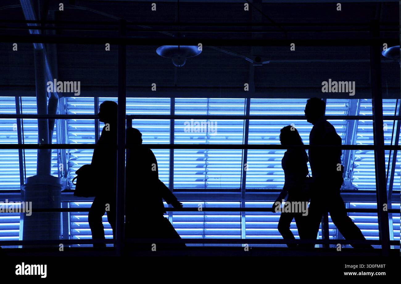 Personen im Terminal am Flughafen Stock Photo