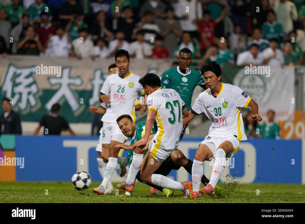 (Right) Igor Torres Sartor during a match between Tai Po vs Beijing ...