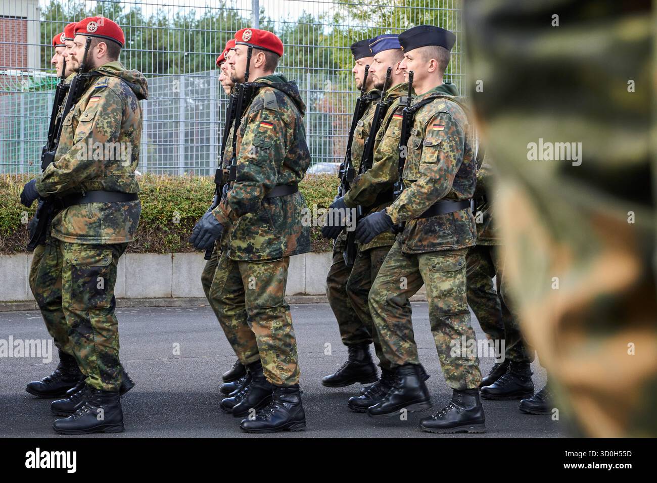 Personal in der armee hi-res stock photography and images - Alamy