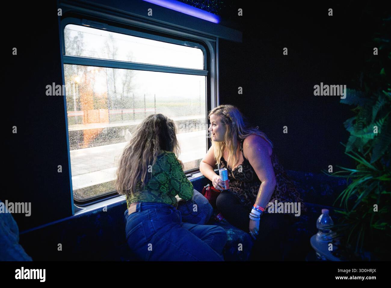 AMSTERDAM - Audiences on the 50:HERTZ CLUB TRAIN, which runs through Amsterdam during the Amsterdam Dance Event (ADE). The dance festival features five days of performances, parties, panels, and workshops throughout the capital. ANP SIMON LENSKENS netherlands out - belgium out Stock Photo