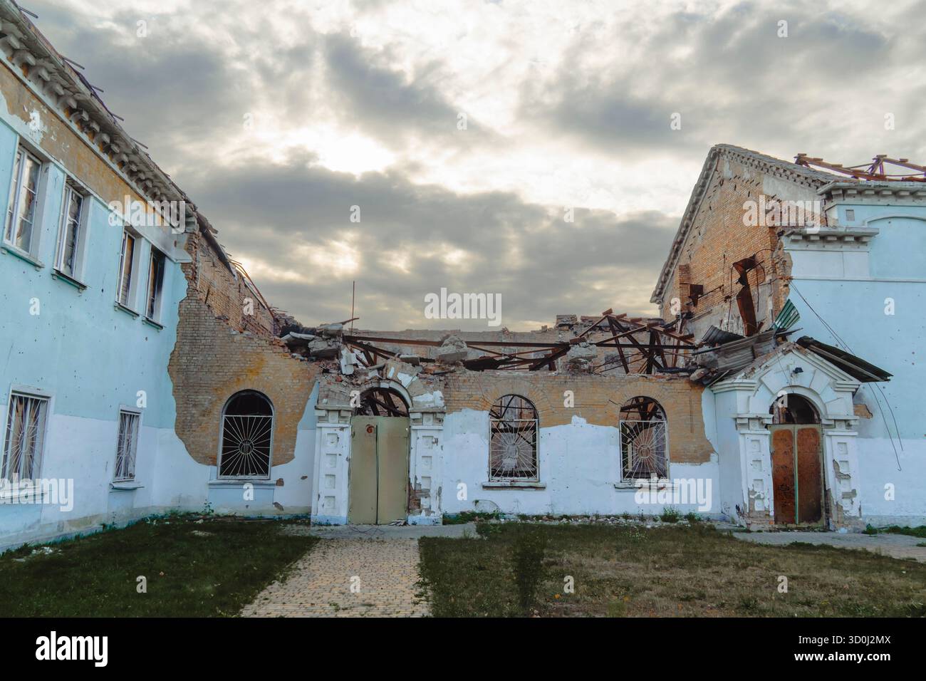 The central section of a historic building is completely destroyed by ...