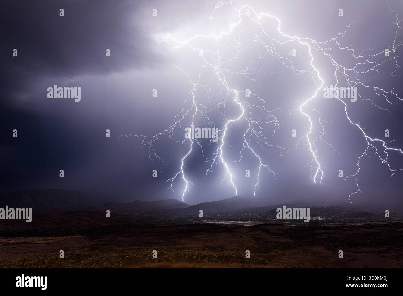 Lightning strike from a severe thunderstorm in Arizona Stock Photo - Alamy