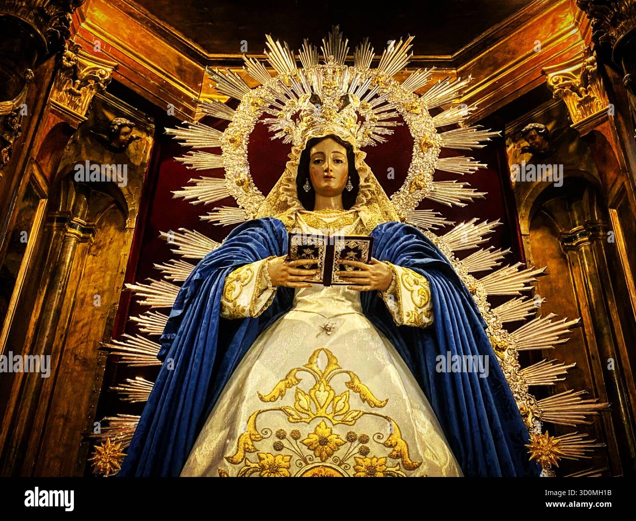Altar de la virgen maría hi-res stock photography and images - Alamy