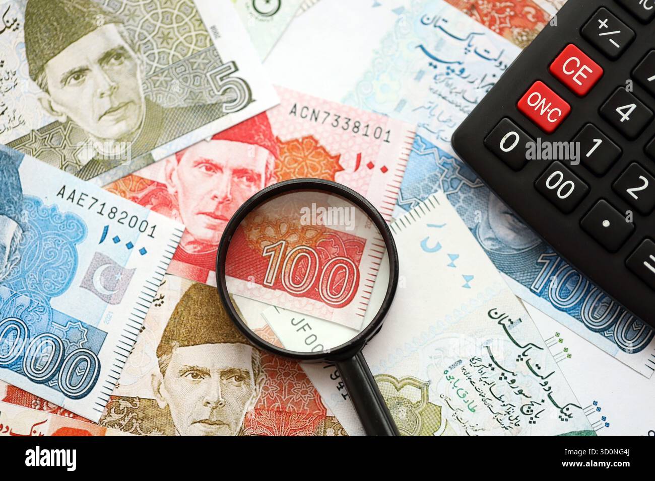 Pakistan currency new hi-res stock photography and images - Alamy