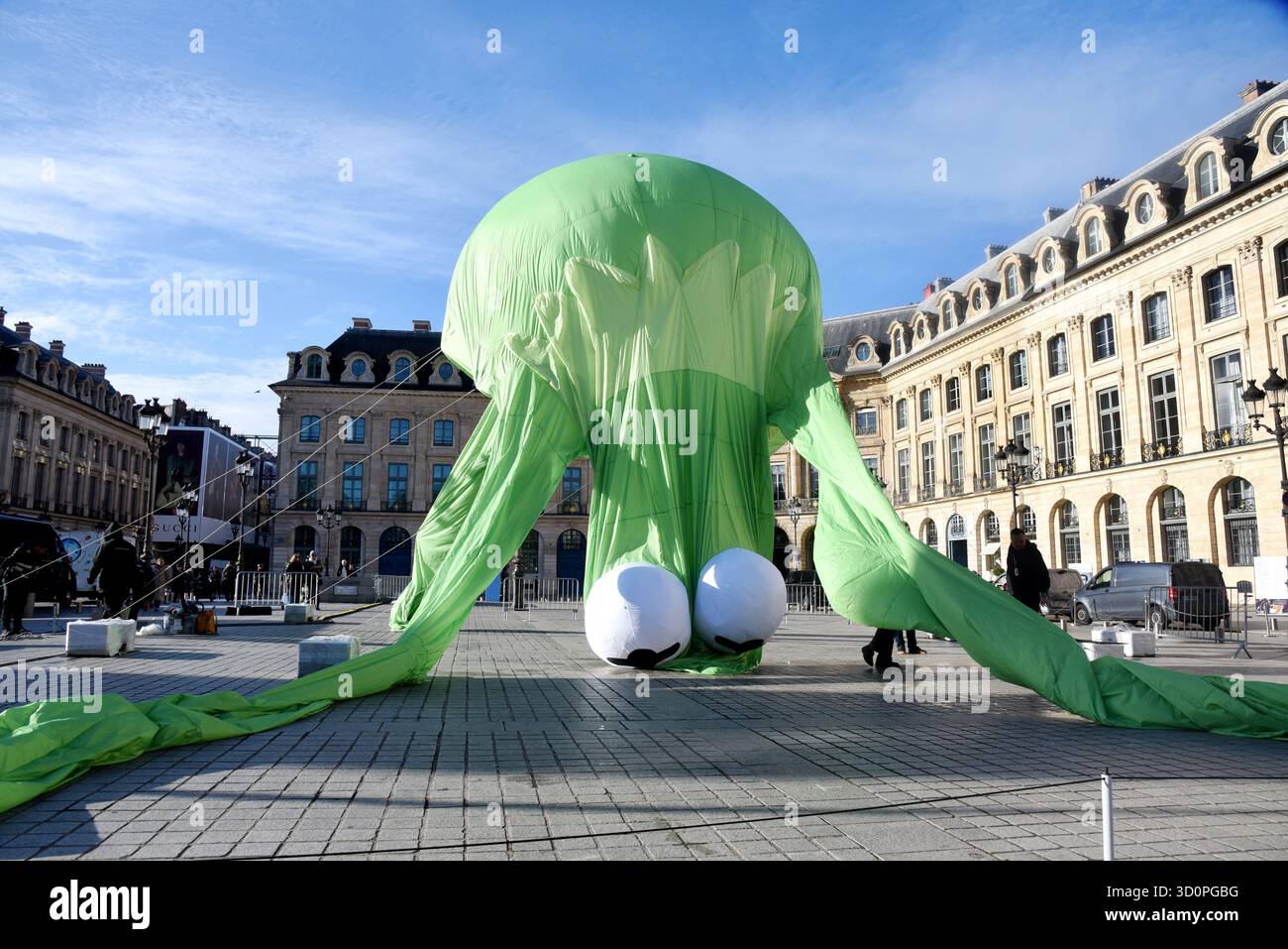 Alex Hardman Inflatable Paris, France. 24th Oct, 2025. A giant inflatable Kermit The Frog by ...