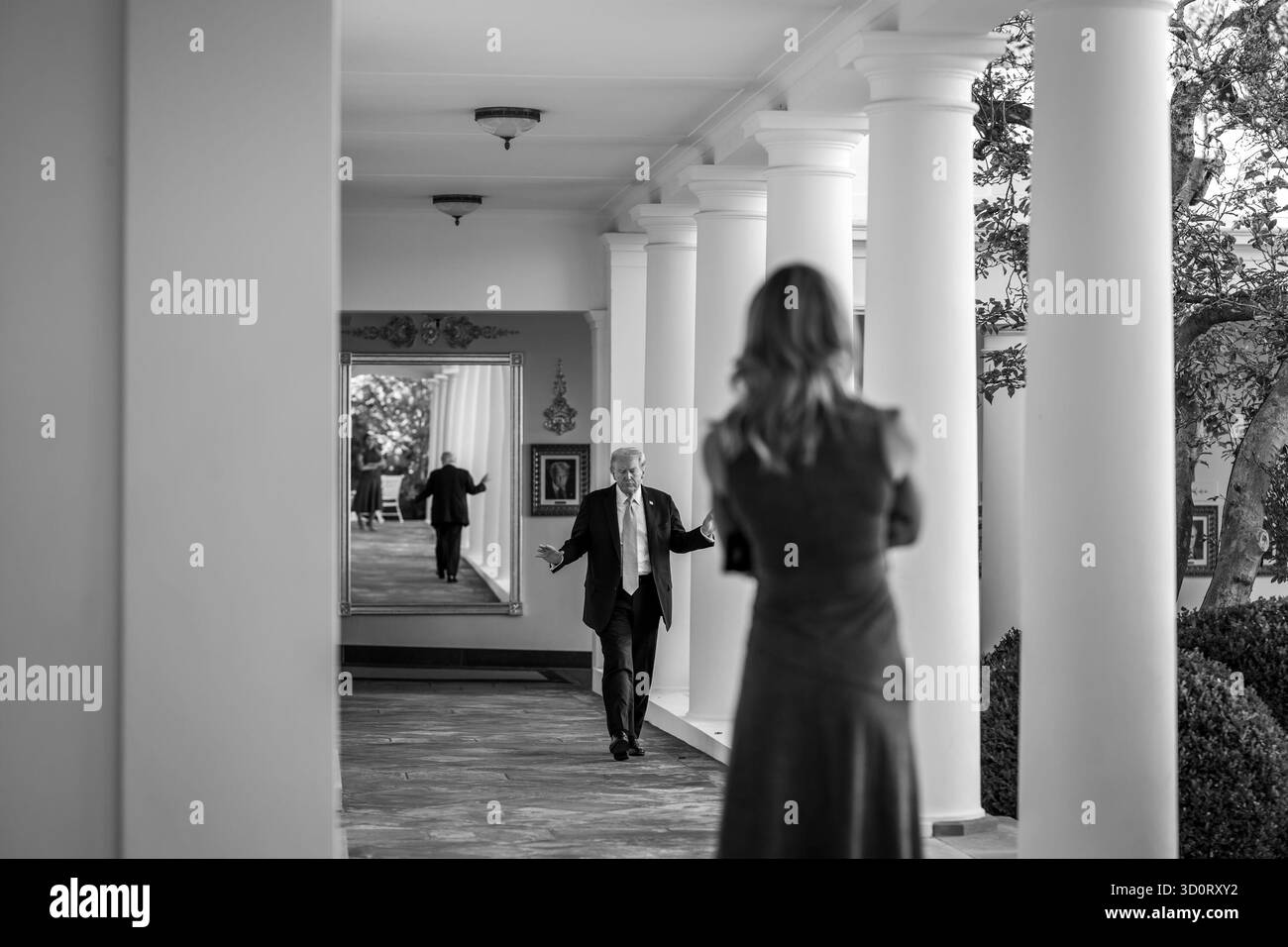 President Donald Trump walks on the West Colonnade to the Oval Office ...