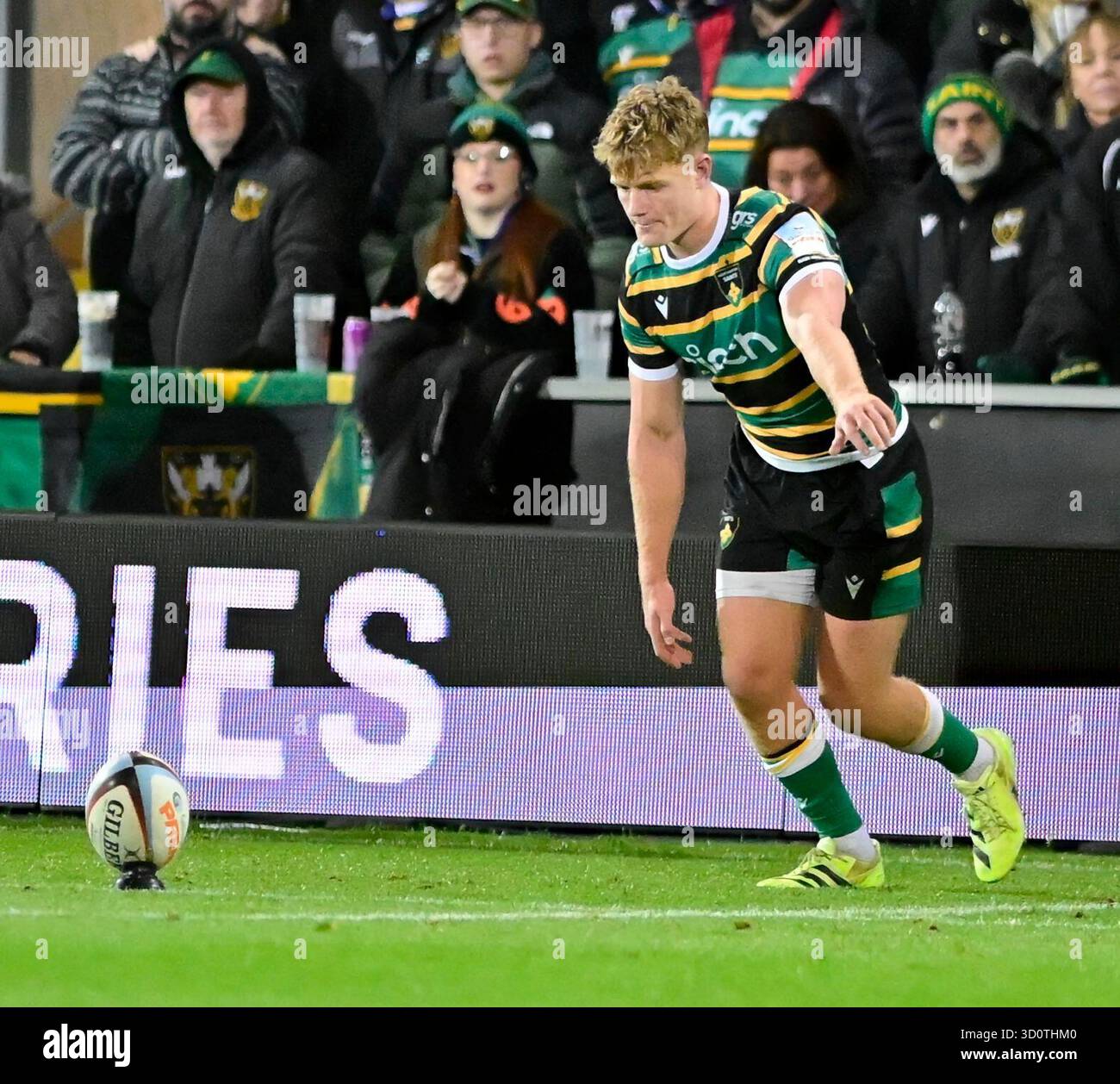 Northampton ENGLAND - Fin Smith for Northampton in action during the ...