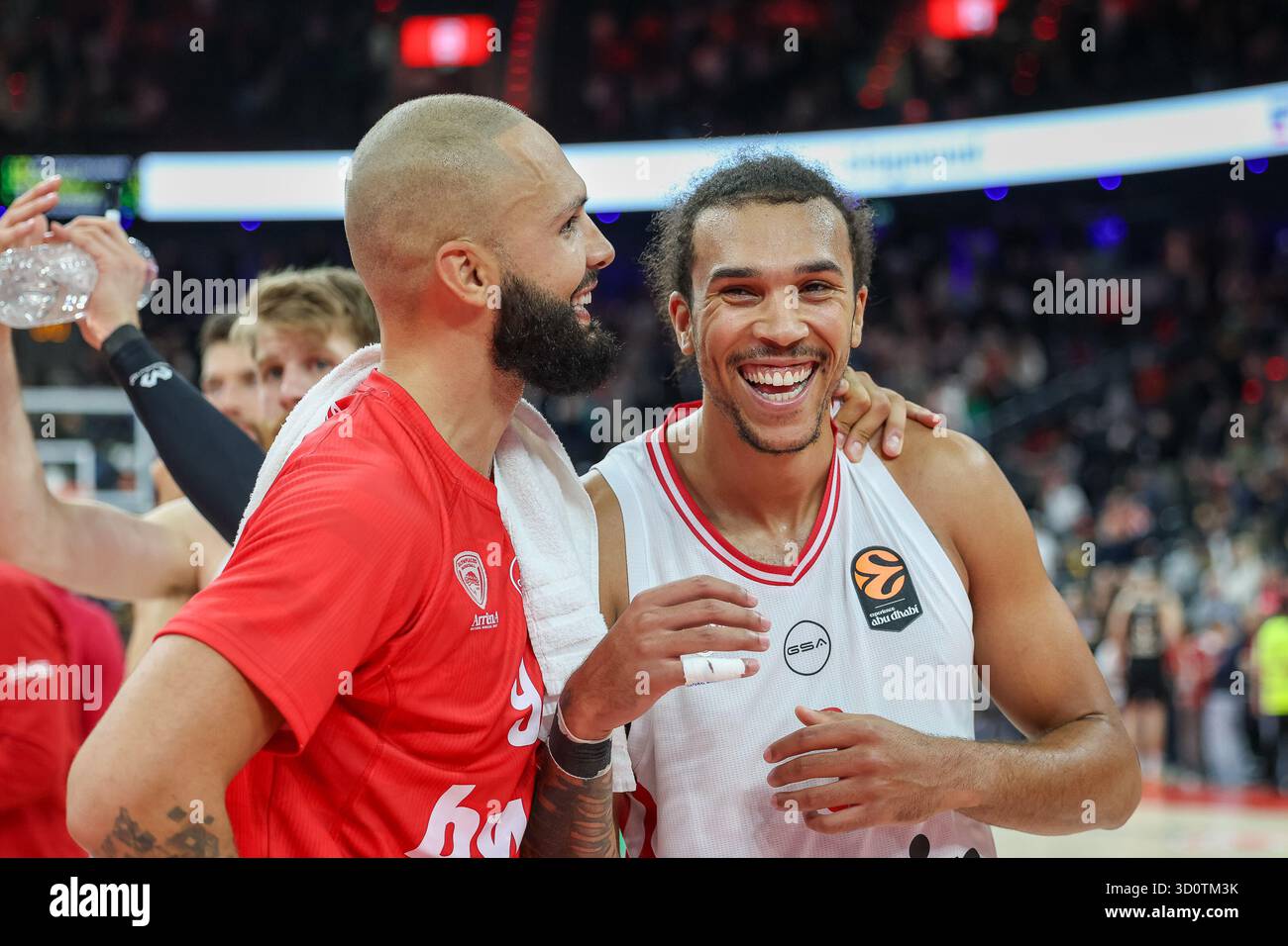 Olympiacos Reach Final Evan Fournier A Clinical Performance in the Paint