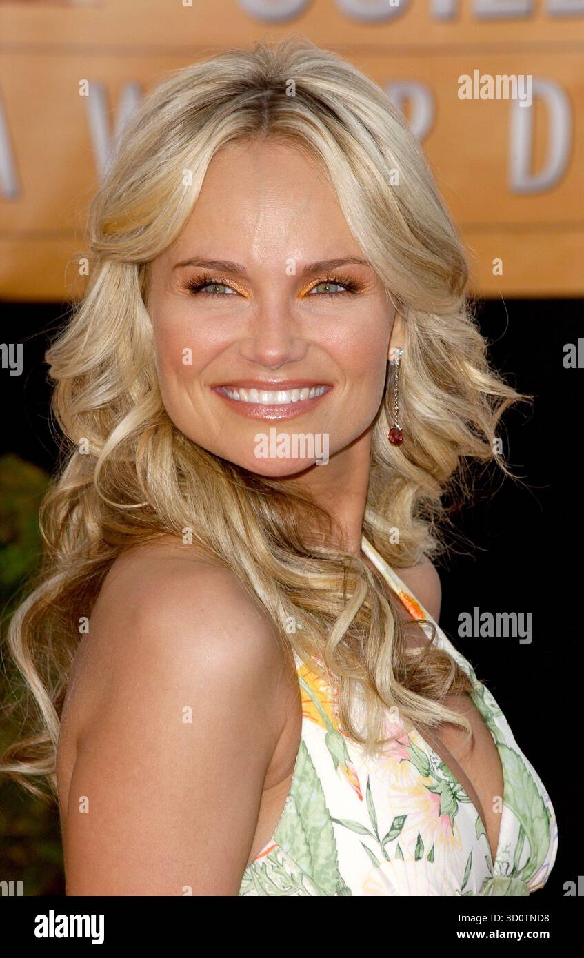 Kristin chenoweth in hi-res stock photography and images - Alamy, image size:847x1390