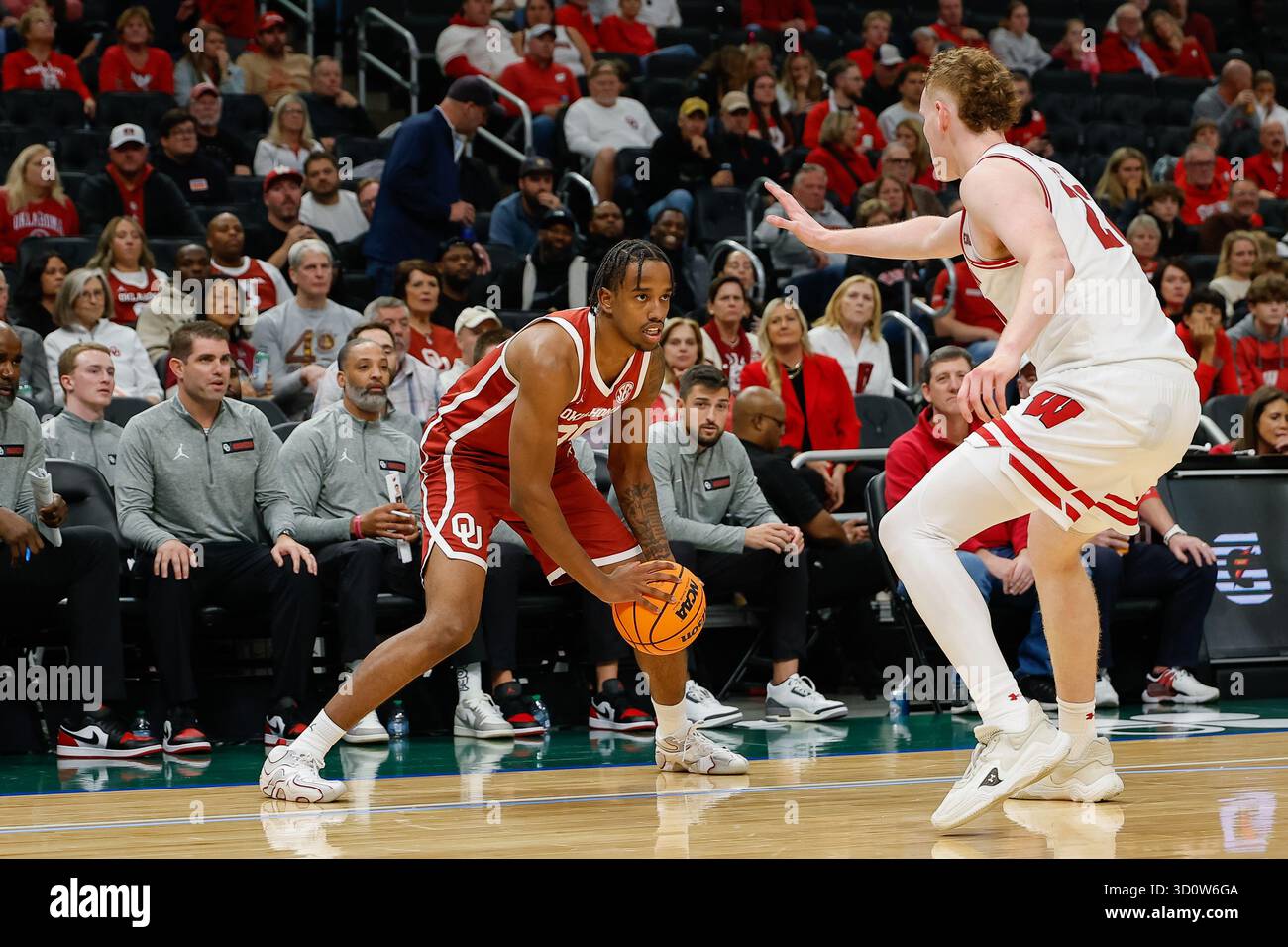 Austin Rapp Wisconsin Milwaukee, WI, USA. 24th Oct, 2025. Oklahoma Sooners forward Derrion ...