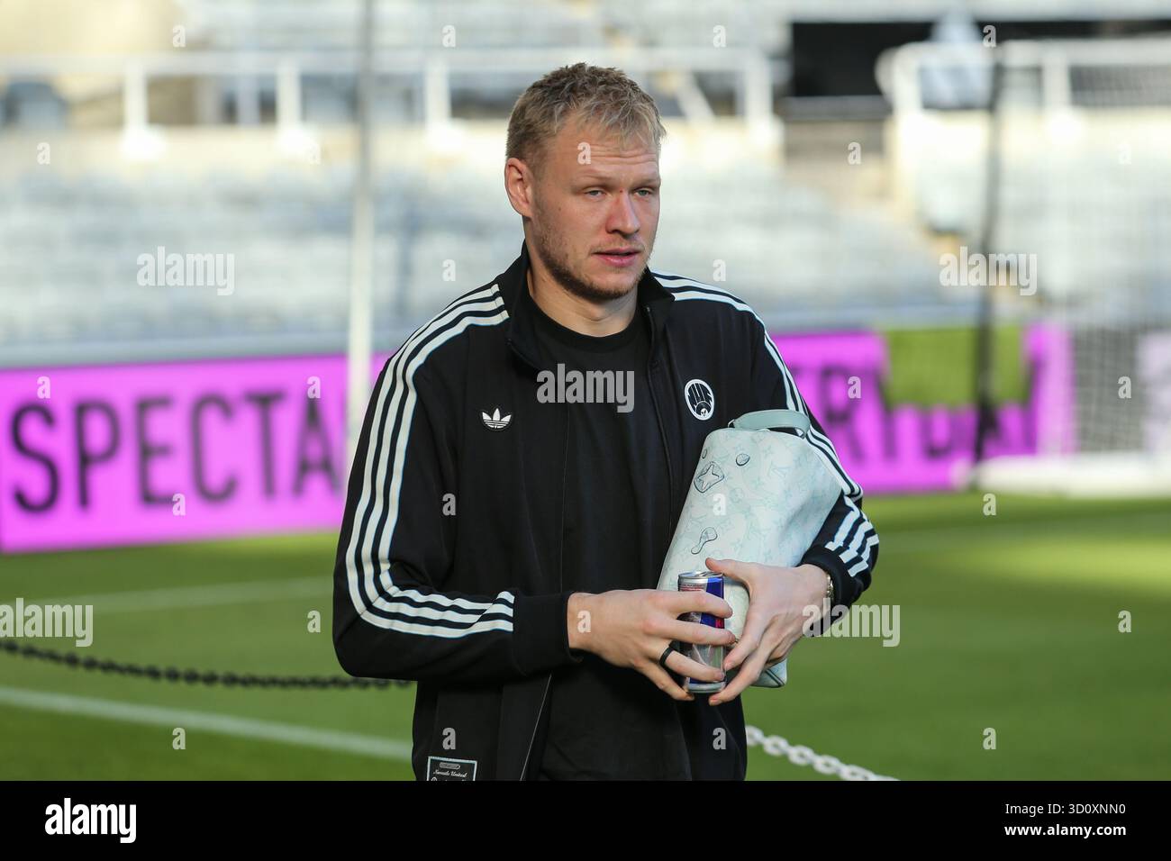 Newcastle United Goalkeeper Aaron Ramsdale Arrives Ahead Of The Premier newcastle-united-goalkeeper-aaron-ramsdale-arrives-ahead-of-the-premier