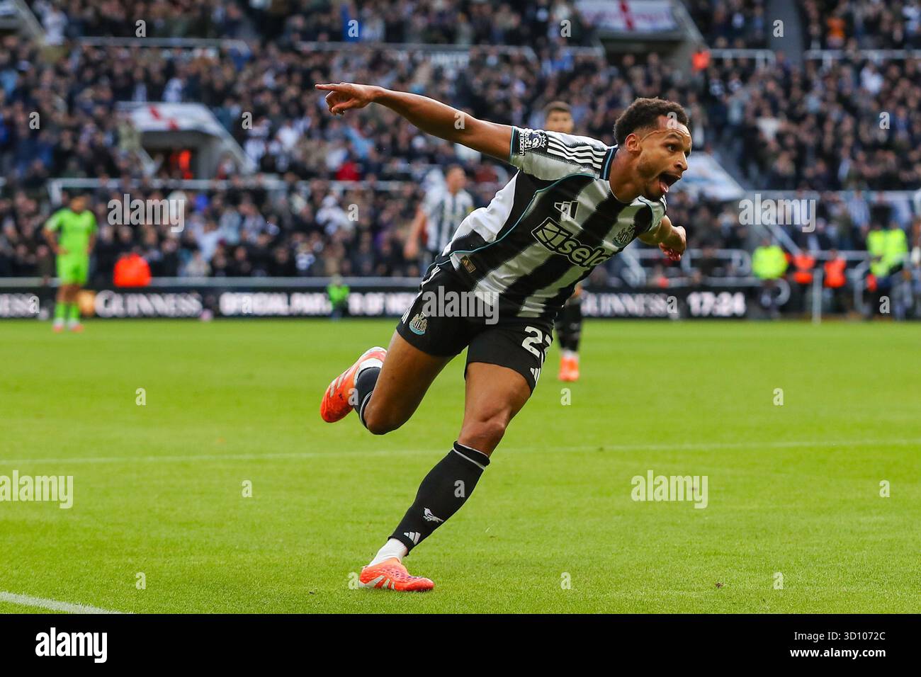 Jacob Murphy Of Newcastle United scores a GOAL 1-0 and celebrates ...