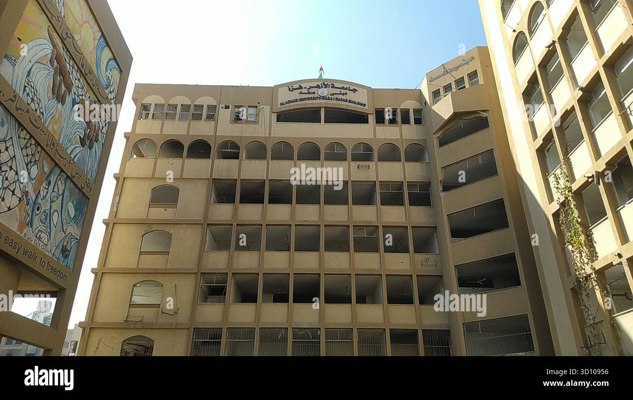 Gaza, Palestine. 25th Oct, 2025. (INT) AL -Azhar University Educational  Process for New Students in Gaza. October 25, 2025, Gaza, Palestine:  Despite the unprecedented war of extermination and destruction in the Gaza