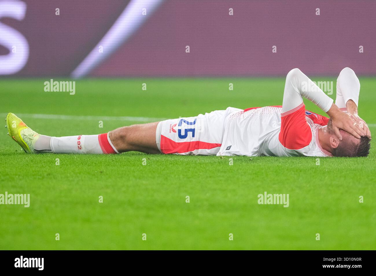 AC Milan's Disappointing Draw Against Cagliari, image size:1300x956