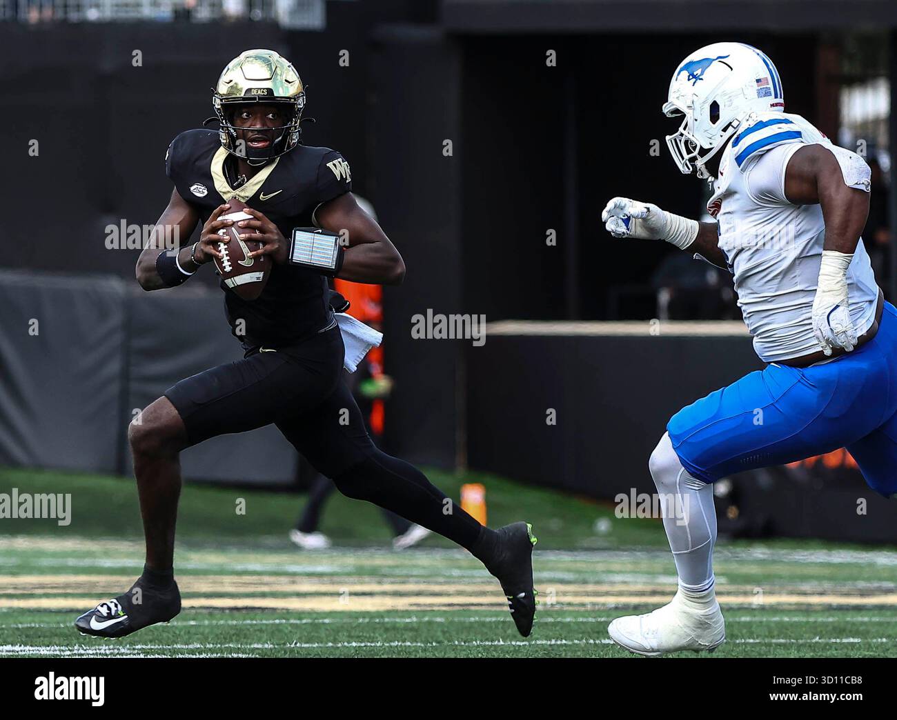 Breathtaking Davis Alexander Evades The Pressure And Finds The Target Deep In The End Zone! View in 4K Breathtaking Davis Alexander Evades The Pressure And Finds The Target Deep In The End Zone! View in 4K