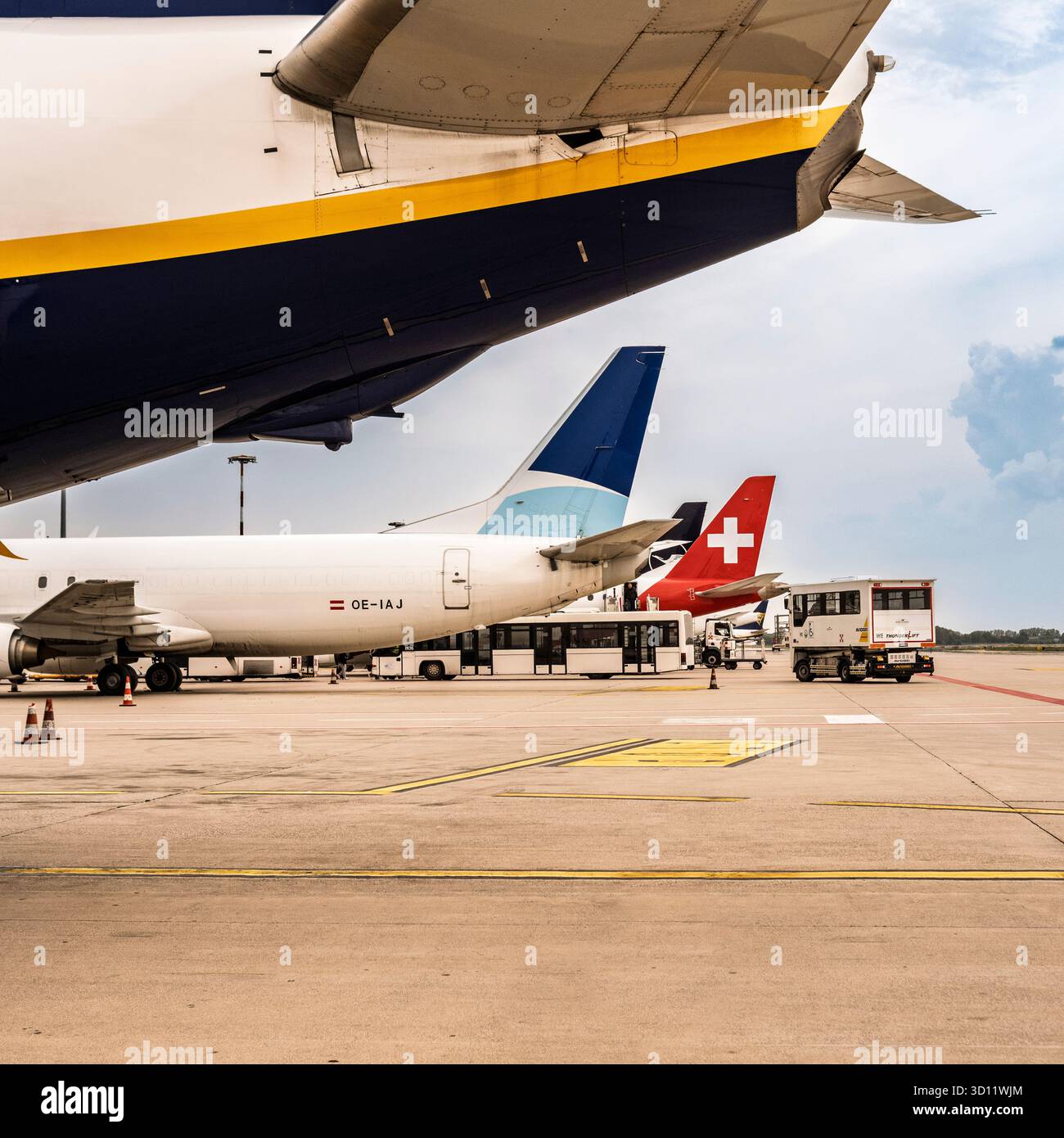 Bologna airport hi-res stock photography and images - Alamy, image size:1300x1390