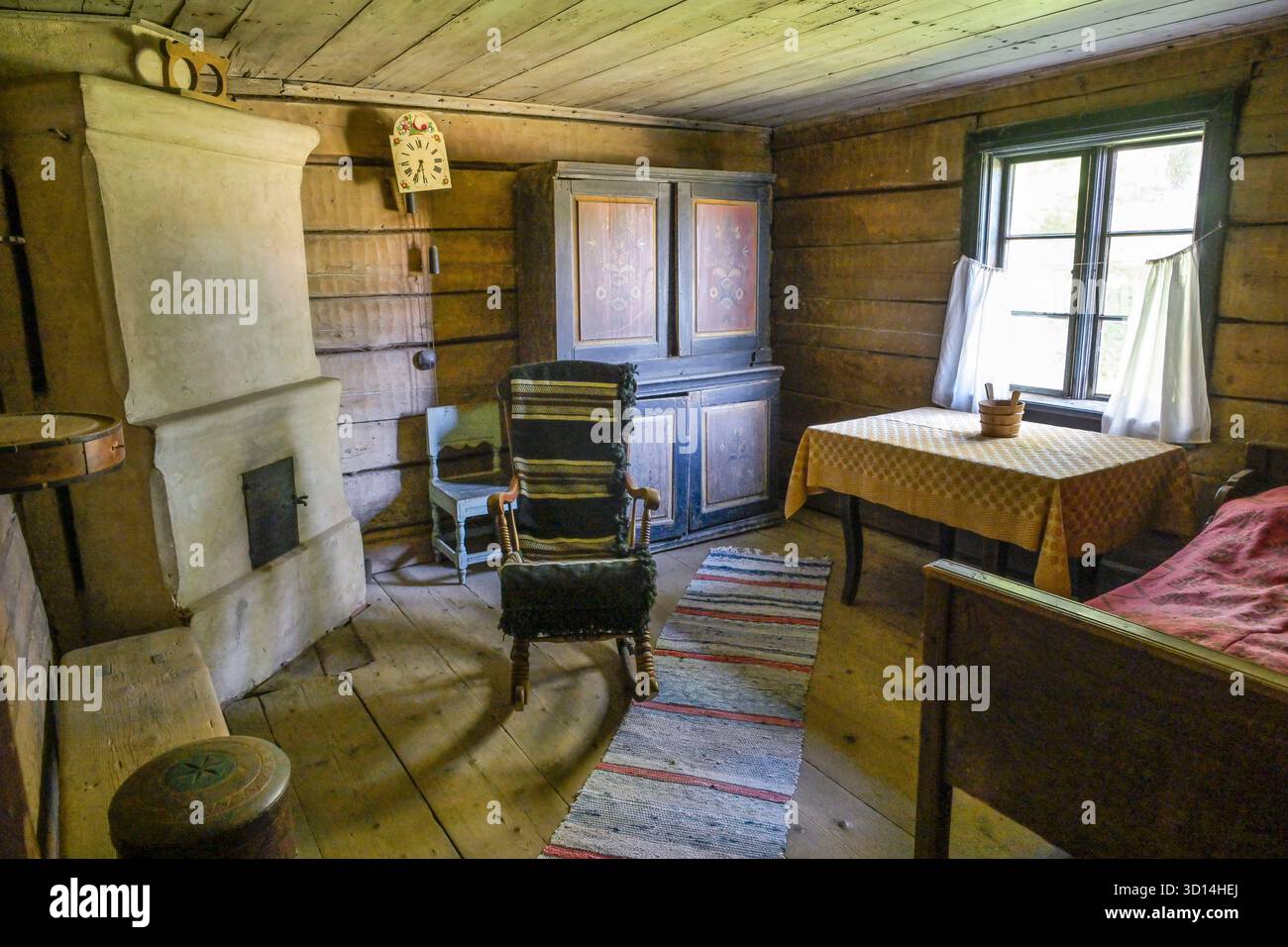Wohnraum, Bauernhaus, altes Holzhaus, Freilichtmuseum Seurasaari, Seurasaaren ulkomuseo, Helsinki, Finnland Stock Photo