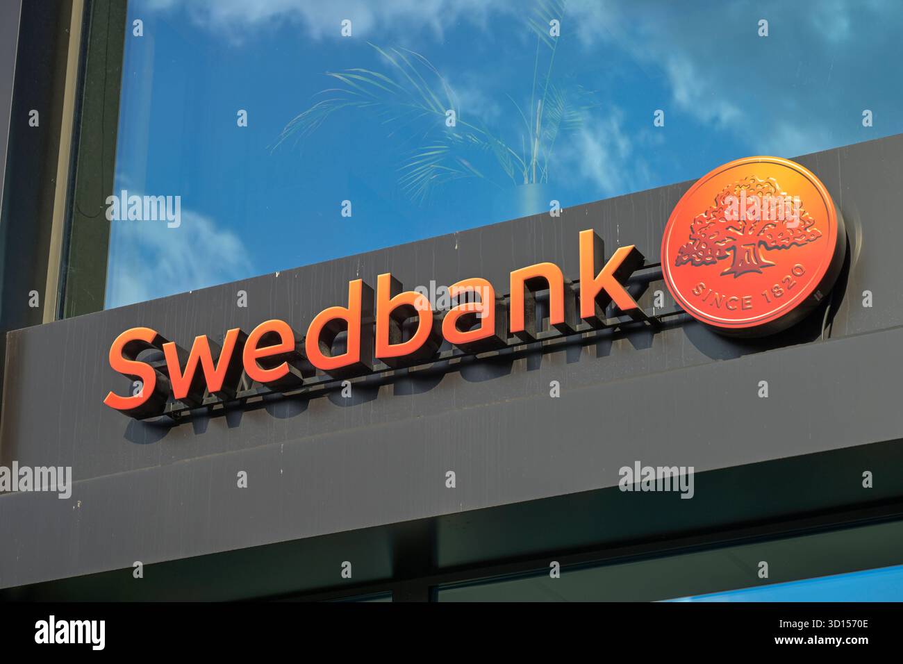 Filiale Swedbank, Tallinn, Estland *** Swedbank branch, Tallinn, Estonia  Stock Photo - Alamy