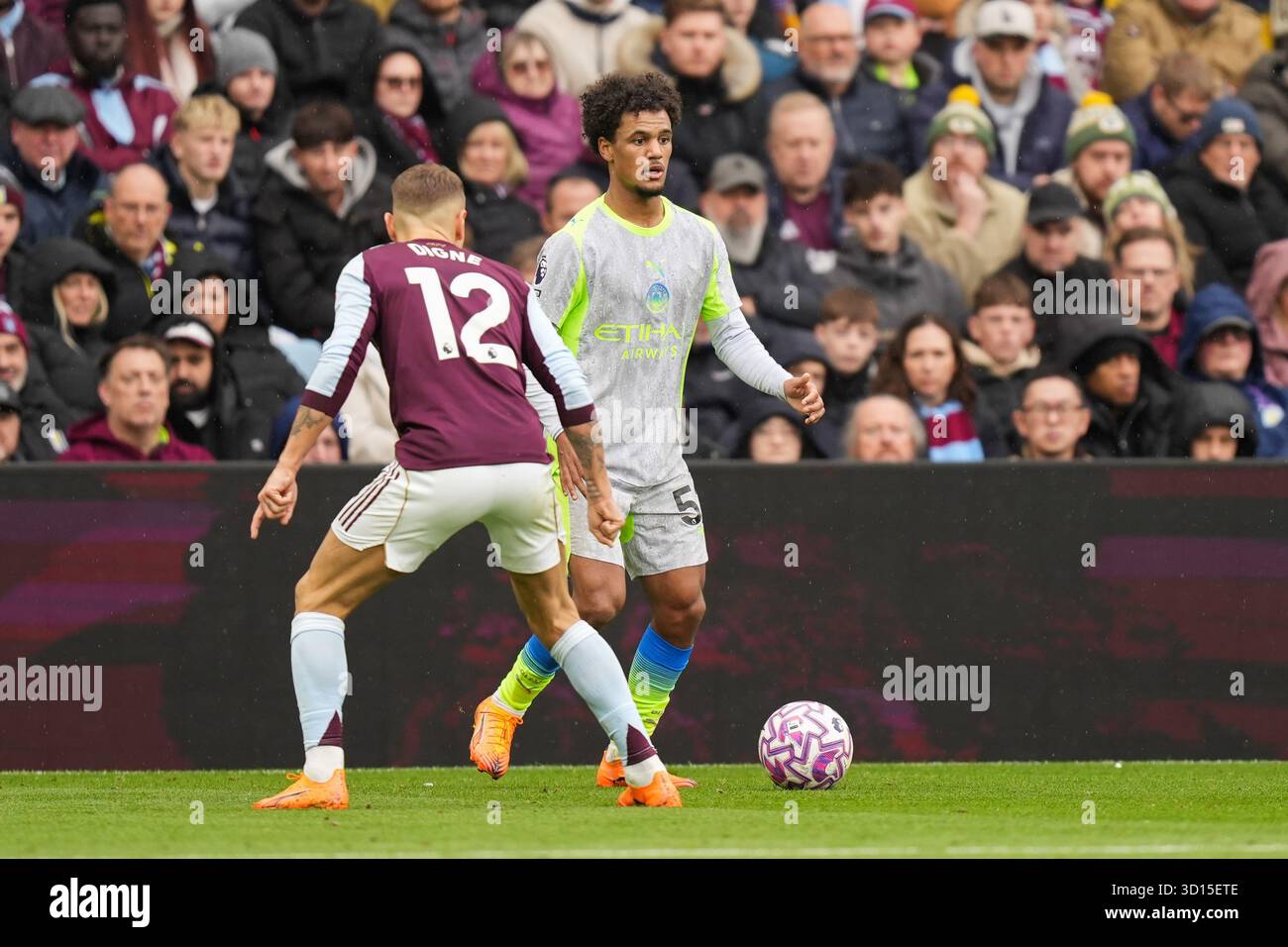 Oscar Bobb of Manchester City under pressure from Lucas Digne of Aston ...