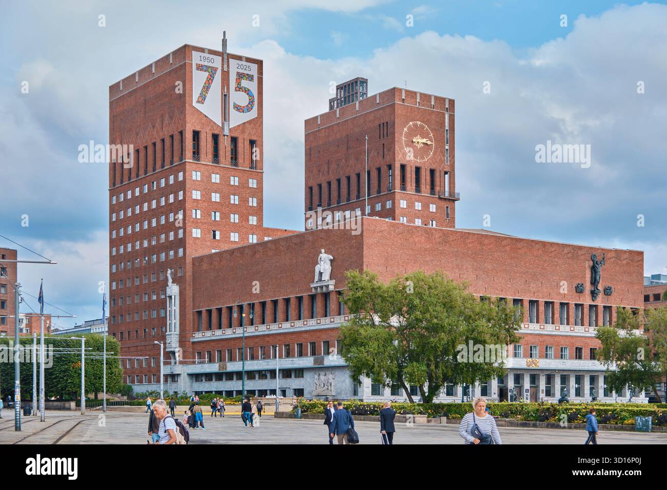 Red city hall hi-res stock photography and images - Alamy