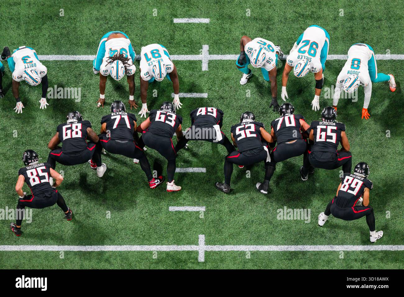 The Atlanta Falcons line up to kick a final goal against the Miami ...