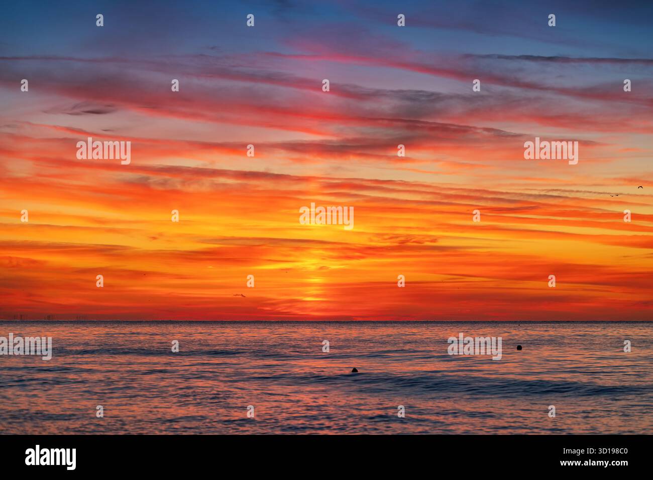 Colorful cloud sunset beach hi-res stock photography and images - Alamy
