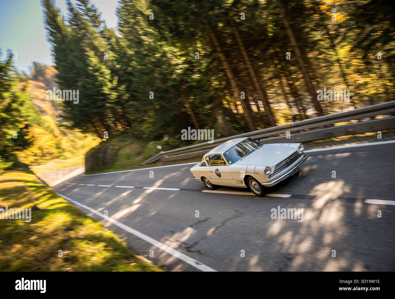 FIAT 2300 フリクションカー グリーン ビンテージブリキカー全長18㎝ FIAT 2300 フリクションカー グリーン ビンテージブリキカー全長18