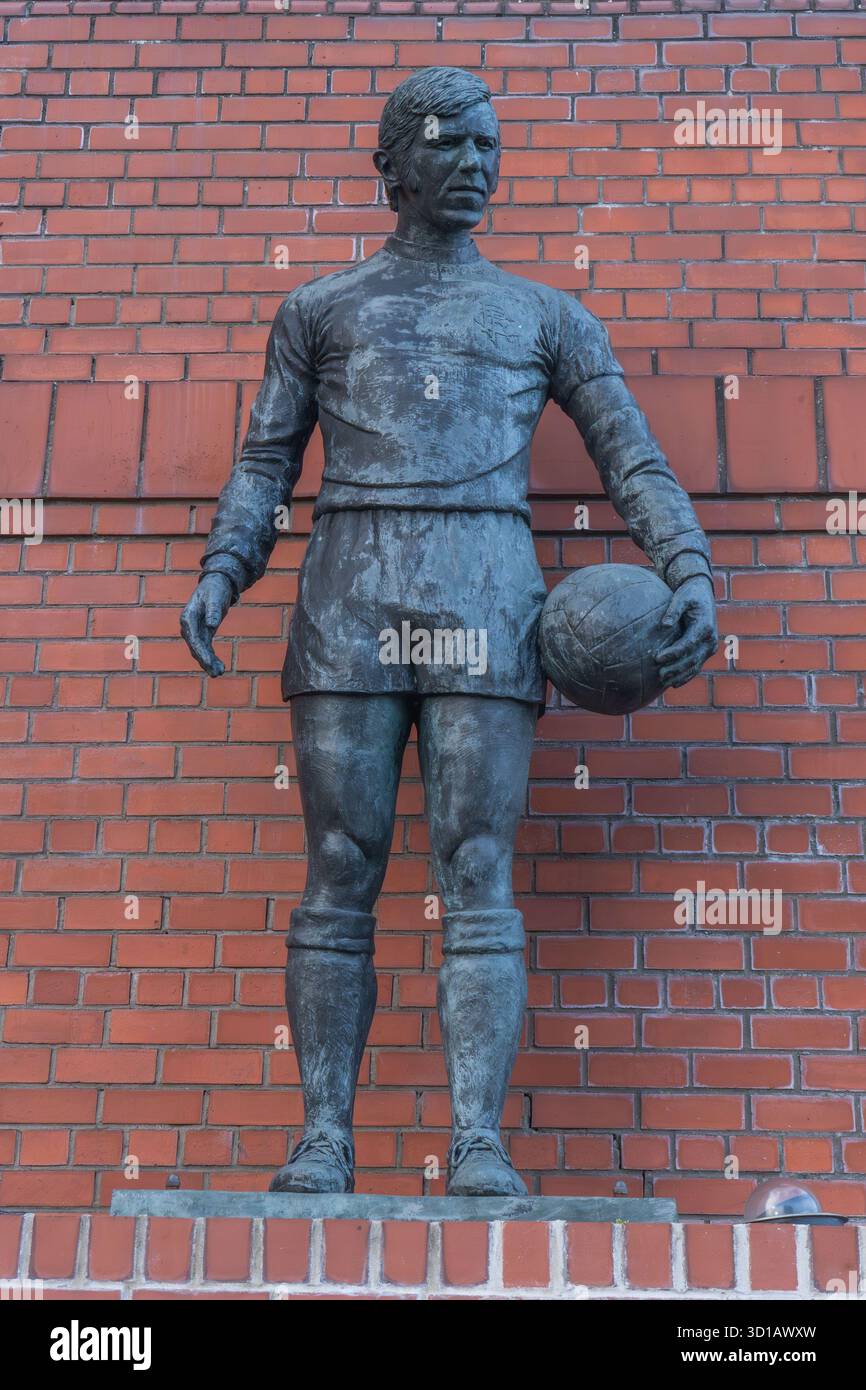 John Greig Statue to honour the victims of the Rangers Disaster in 1971 at Ibrox Stadium in Glasgow Stock Photo