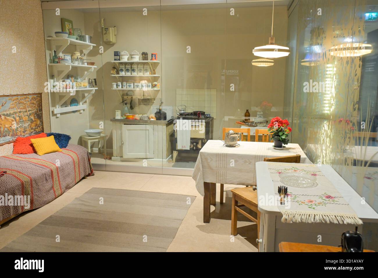 Wohnung, Küche der 50er Jahre, Stadtmuseum Helsinki, Helsingin kaupunginmuseo, Helsinki, Finnland Stock Photo